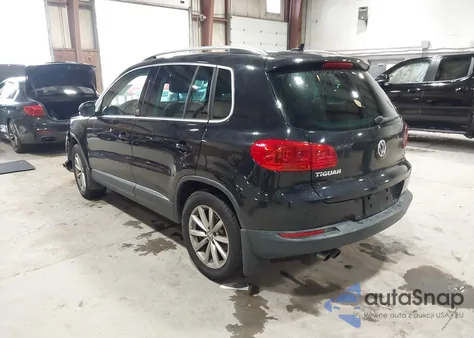 2017 Volkswagen Tiguan 2.0T Wolfsburg Edition z USA, uszkodzony, nr VIN WVGSV7AX1HK017769